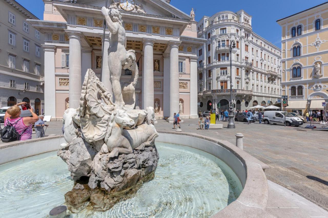 Charme Bukowski, A Trieste Centro Con Parcheggio Exterior photo