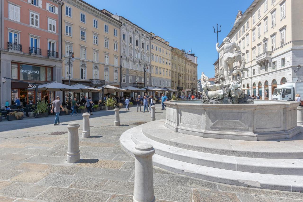 Charme Bukowski, A Trieste Centro Con Parcheggio Exterior photo