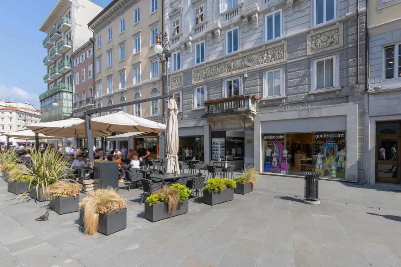 Charme Bukowski, A Trieste Centro Con Parcheggio Exterior photo